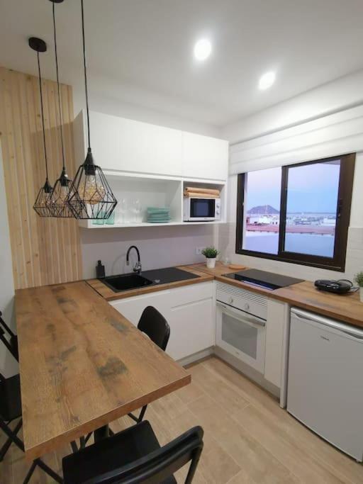 Apartamento Con Vistas Al Mar En El Centro De Коралео Екстериор снимка